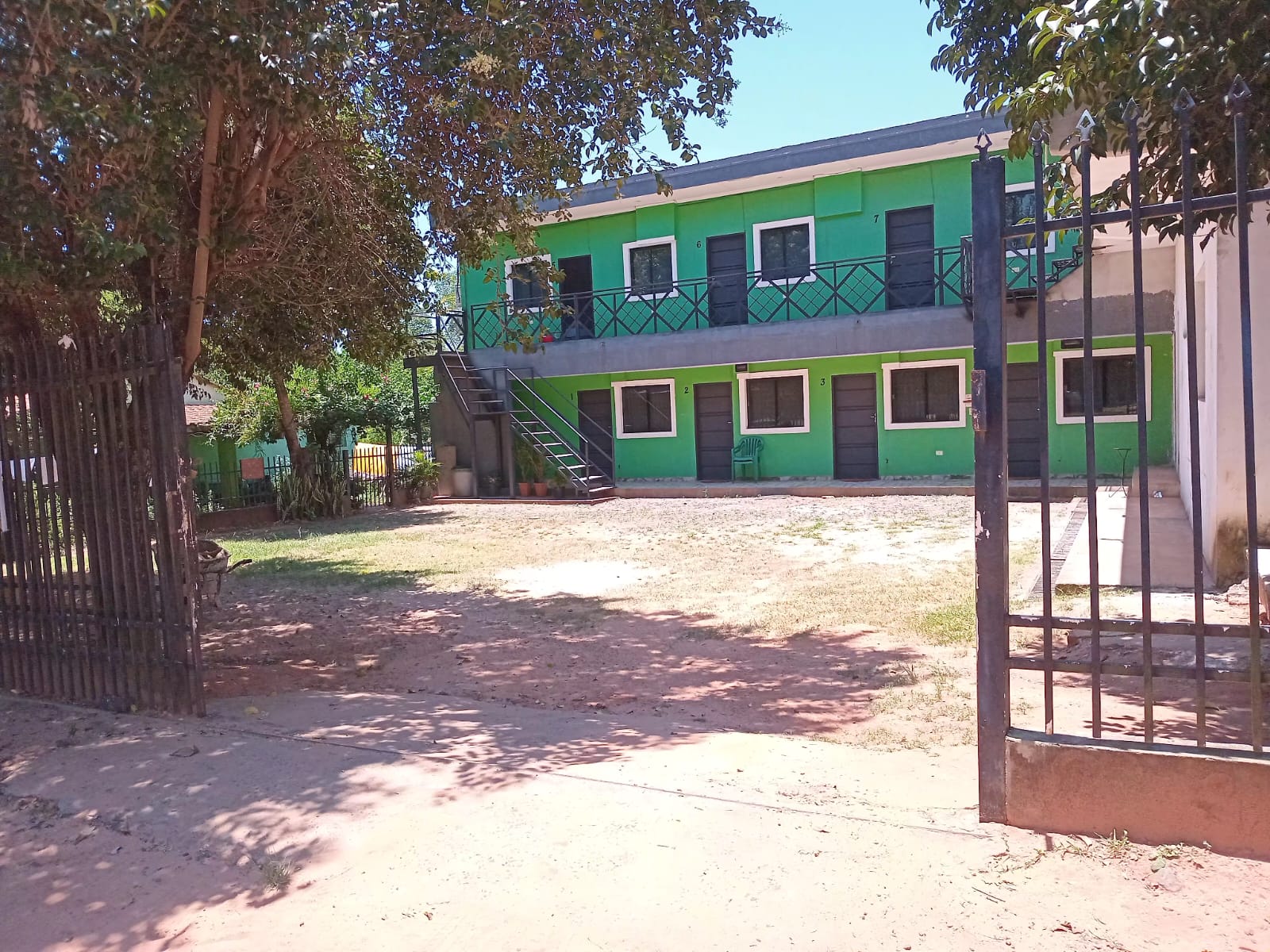 Entrada del Hospedaje Las Hermanas